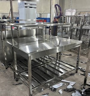 راهنمای خرید میز کار استیل برای آشپزخانه صنعتی